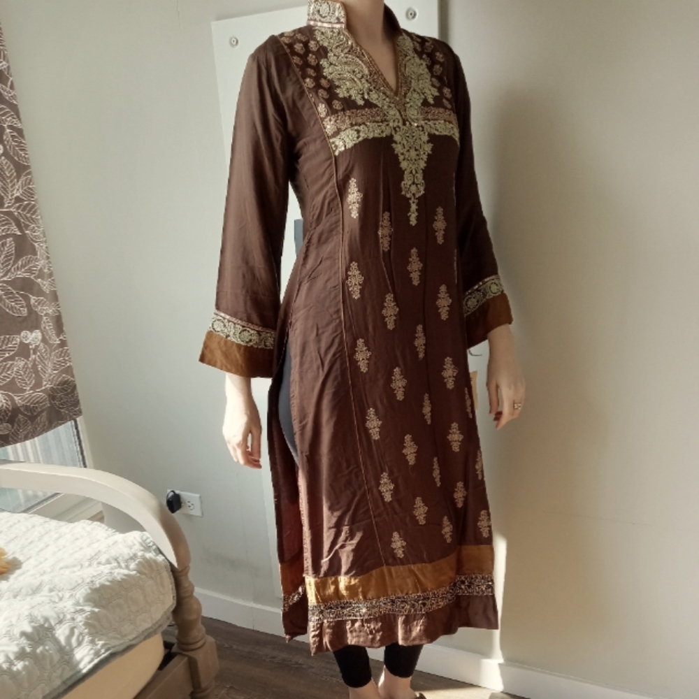 NWT Kohinoor Brand Kameez Tunic in Rich Brown with gold embroidery Sz Small
